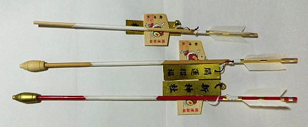 中―朱色、白色